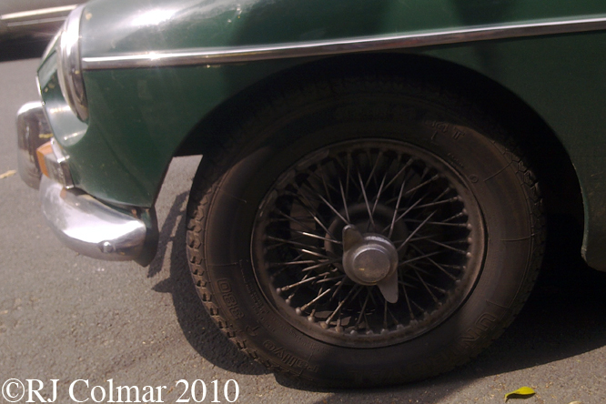 03 10 05 25 0766sc MGB GT