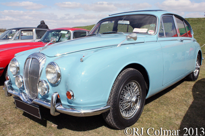 Daimler V8-250, Thruxton Easter Revival 